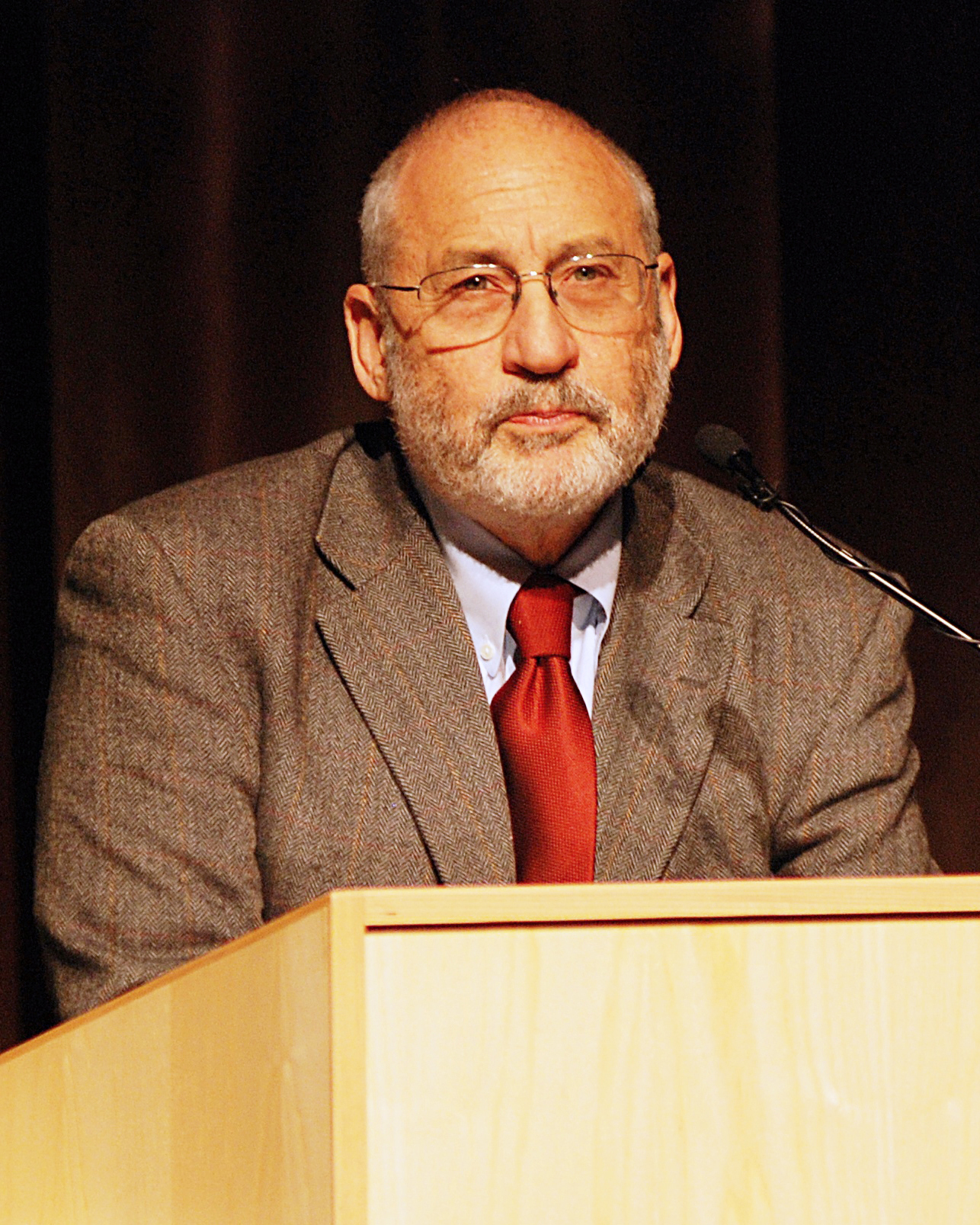 Nobel1 Nobel Prize winner Joseph Stiglitz is speaking at the CDE Convention